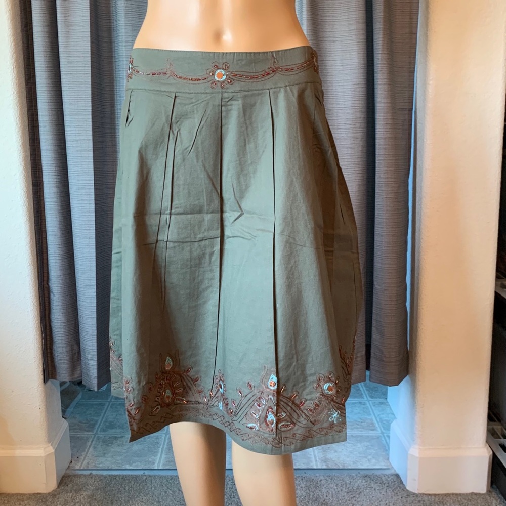 Embroidered pleated skirt - Picture 1 of 8